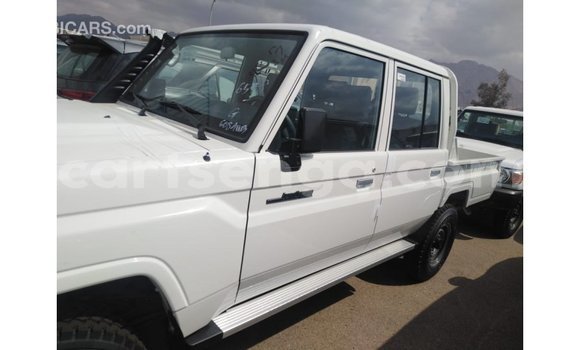 Nunua Imported Toyota Land Cruiser White Gari ndani ya Import - Dubai nchini Hhohho Nunua Imported Toyota Land Cruiser White Gari ndani ya Import - Dubai nchini Hhohho