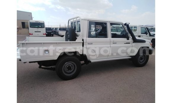 Nunua Imported Toyota Land Cruiser White Gari ndani ya Import - Dubai nchini Hhohho Nunua Imported Toyota Land Cruiser White Gari ndani ya Import - Dubai nchini Hhohho