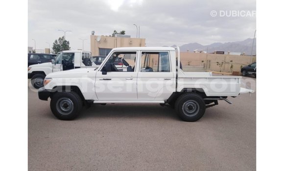 Nunua Imported Toyota Land Cruiser White Gari ndani ya Import - Dubai nchini Hhohho Nunua Imported Toyota Land Cruiser White Gari ndani ya Import - Dubai nchini Hhohho