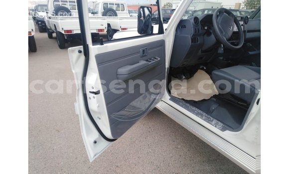 Nunua Imported Toyota Land Cruiser White Gari ndani ya Import - Dubai nchini Hhohho Nunua Imported Toyota Land Cruiser White Gari ndani ya Import - Dubai nchini Hhohho