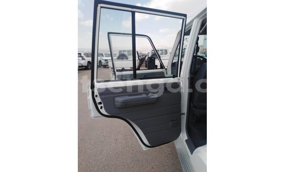 Nunua Imported Toyota Land Cruiser White Gari ndani ya Import - Dubai nchini Hhohho Nunua Imported Toyota Land Cruiser White Gari ndani ya Import - Dubai nchini Hhohho