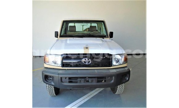 Nunua Imported Toyota Land Cruiser Beige Gari ndani ya Import - Dubai nchini Hhohho