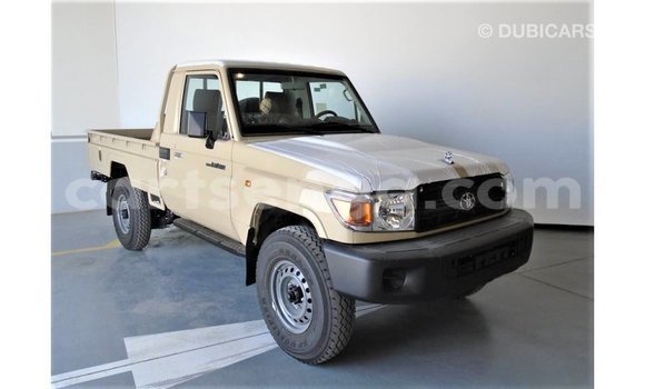 Acheter Import Voiture Toyota Land Cruiser Beige à Import - Dubai, Hhohho Acheter Import Voiture Toyota Land Cruiser Beige à Import - Dubai, Hhohho
