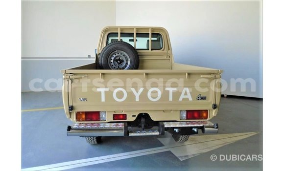 Acheter Import Voiture Toyota Land Cruiser Beige à Import - Dubai, Hhohho Acheter Import Voiture Toyota Land Cruiser Beige à Import - Dubai, Hhohho