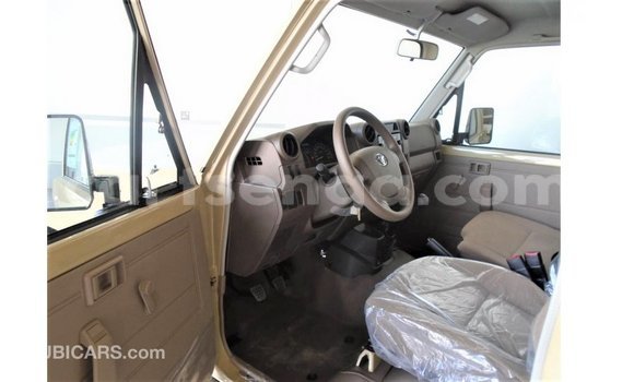 Acheter Import Voiture Toyota Land Cruiser Beige à Import - Dubai, Hhohho Acheter Import Voiture Toyota Land Cruiser Beige à Import - Dubai, Hhohho