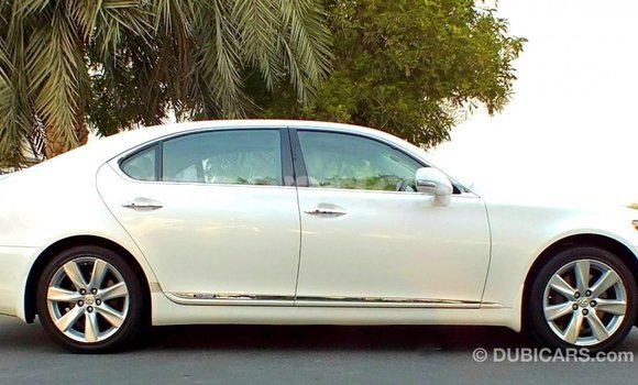 Acheter Import Voiture Lexus LS Blanc à Import - Dubai, Hhohho Acheter Import Voiture Lexus LS Blanc à Import - Dubai, Hhohho
