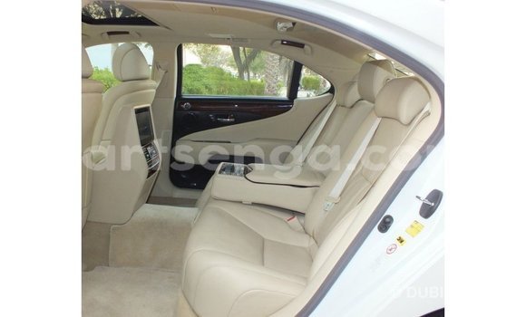Acheter Import Voiture Lexus LS Blanc à Import - Dubai, Hhohho Acheter Import Voiture Lexus LS Blanc à Import - Dubai, Hhohho
