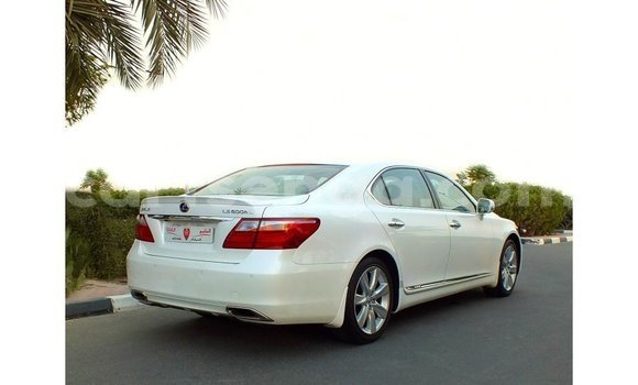 Acheter Import Voiture Lexus LS Blanc à Import - Dubai, Hhohho Acheter Import Voiture Lexus LS Blanc à Import - Dubai, Hhohho