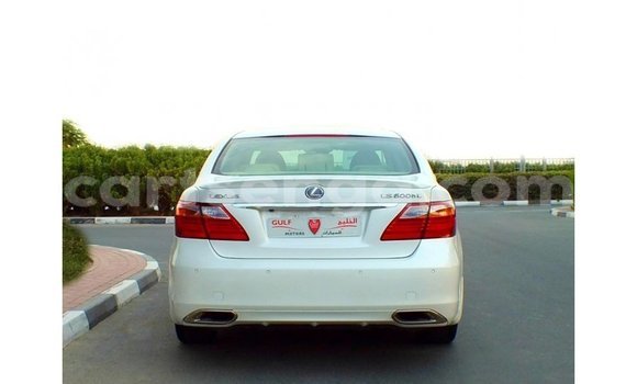 Acheter Import Voiture Lexus LS Blanc à Import - Dubai, Hhohho Acheter Import Voiture Lexus LS Blanc à Import - Dubai, Hhohho