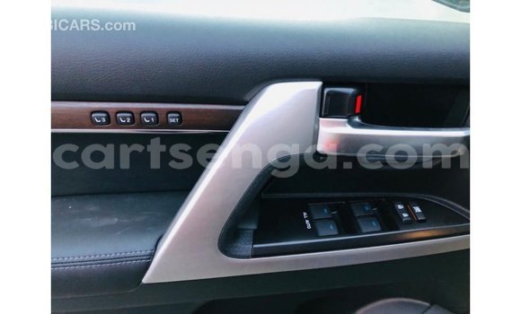 Nunua Imported Toyota Land Cruiser Black Gari ndani ya Import - Dubai nchini Hhohho Nunua Imported Toyota Land Cruiser Black Gari ndani ya Import - Dubai nchini Hhohho