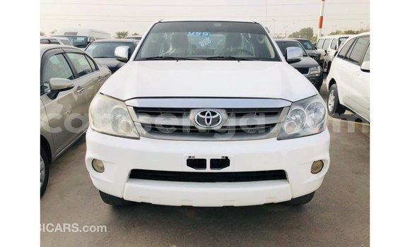 Nunua Imported Toyota Fortuner White Gari ndani ya Import - Dubai nchini Hhohho Nunua Imported Toyota Fortuner White Gari ndani ya Import - Dubai nchini Hhohho