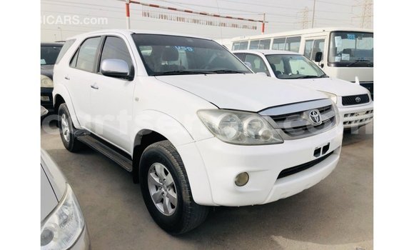 Nunua Imported Toyota Fortuner White Gari ndani ya Import - Dubai nchini Hhohho Nunua Imported Toyota Fortuner White Gari ndani ya Import - Dubai nchini Hhohho