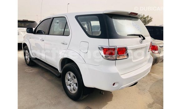 Nunua Imported Toyota Fortuner White Gari ndani ya Import - Dubai nchini Hhohho Nunua Imported Toyota Fortuner White Gari ndani ya Import - Dubai nchini Hhohho