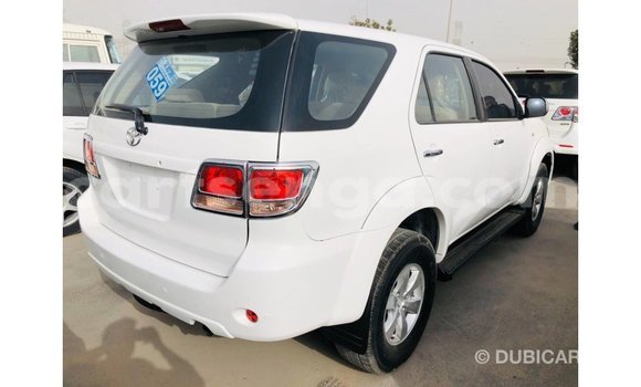 Nunua Imported Toyota Fortuner White Gari ndani ya Import - Dubai nchini Hhohho Nunua Imported Toyota Fortuner White Gari ndani ya Import - Dubai nchini Hhohho