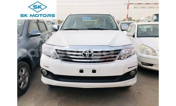 Nunua Imported Toyota Fortuner White Gari ndani ya Import - Dubai nchini Hhohho Nunua Imported Toyota Fortuner White Gari ndani ya Import - Dubai nchini Hhohho
