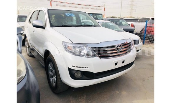 Nunua Imported Toyota Fortuner White Gari ndani ya Import - Dubai nchini Hhohho Nunua Imported Toyota Fortuner White Gari ndani ya Import - Dubai nchini Hhohho