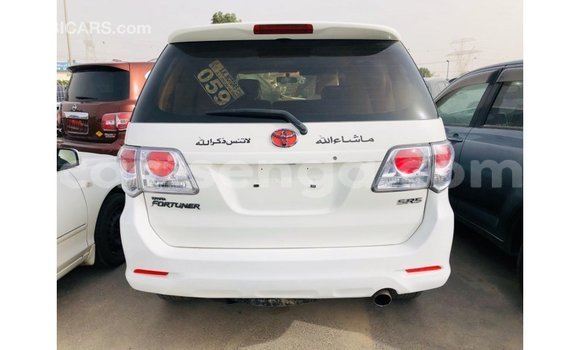 Nunua Imported Toyota Fortuner White Gari ndani ya Import - Dubai nchini Hhohho Nunua Imported Toyota Fortuner White Gari ndani ya Import - Dubai nchini Hhohho