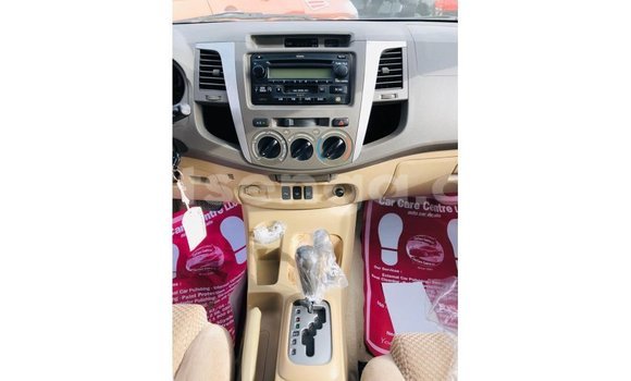 Nunua Imported Toyota Fortuner White Gari ndani ya Import - Dubai nchini Hhohho Nunua Imported Toyota Fortuner White Gari ndani ya Import - Dubai nchini Hhohho