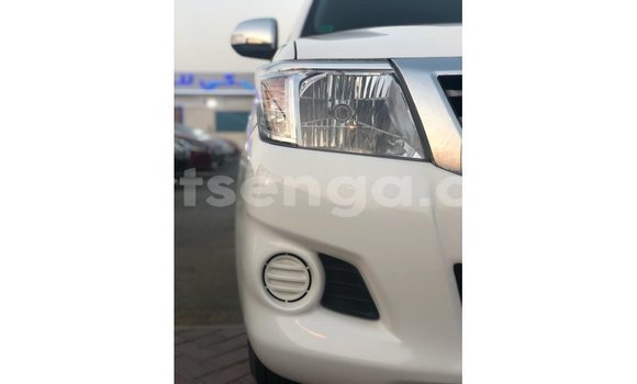 Nunua Imported Toyota Hilux White Gari ndani ya Import - Dubai nchini Hhohho Nunua Imported Toyota Hilux White Gari ndani ya Import - Dubai nchini Hhohho