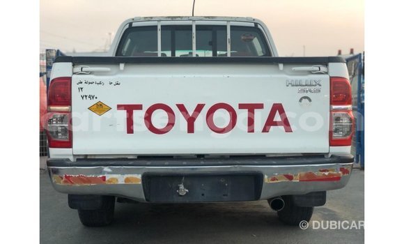Nunua Imported Toyota Hilux White Gari ndani ya Import - Dubai nchini Hhohho Nunua Imported Toyota Hilux White Gari ndani ya Import - Dubai nchini Hhohho