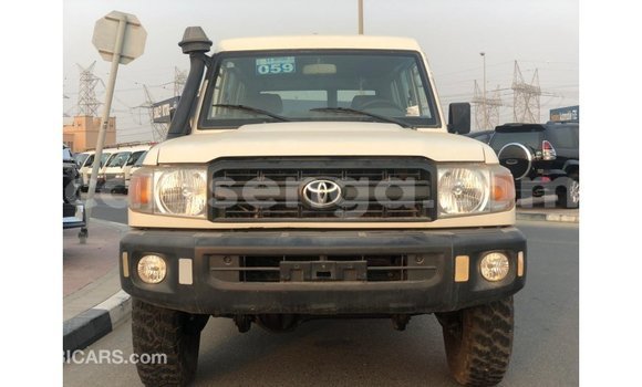 Nunua Imported Toyota Land Cruiser White Gari ndani ya Import - Dubai nchini Hhohho Nunua Imported Toyota Land Cruiser White Gari ndani ya Import - Dubai nchini Hhohho