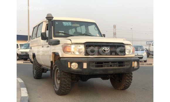 Nunua Imported Toyota Land Cruiser White Gari ndani ya Import - Dubai nchini Hhohho Nunua Imported Toyota Land Cruiser White Gari ndani ya Import - Dubai nchini Hhohho