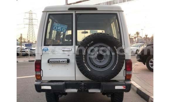 Nunua Imported Toyota Land Cruiser White Gari ndani ya Import - Dubai nchini Hhohho Nunua Imported Toyota Land Cruiser White Gari ndani ya Import - Dubai nchini Hhohho
