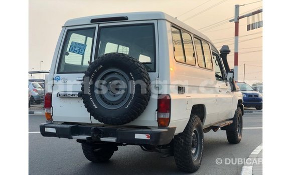 Nunua Imported Toyota Land Cruiser White Gari ndani ya Import - Dubai nchini Hhohho Nunua Imported Toyota Land Cruiser White Gari ndani ya Import - Dubai nchini Hhohho