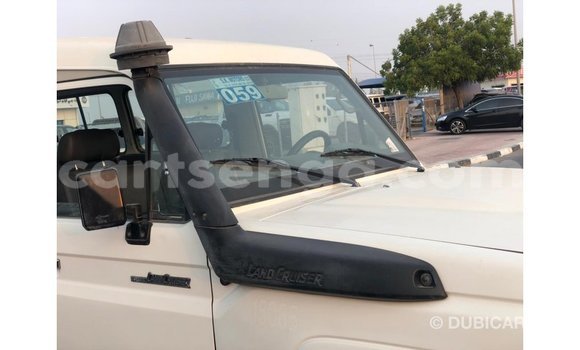 Nunua Imported Toyota Land Cruiser White Gari ndani ya Import - Dubai nchini Hhohho Nunua Imported Toyota Land Cruiser White Gari ndani ya Import - Dubai nchini Hhohho