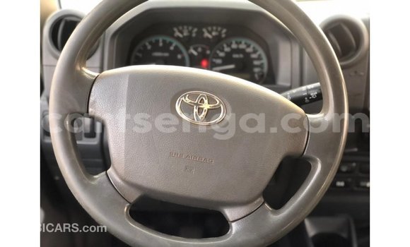Nunua Imported Toyota Land Cruiser White Gari ndani ya Import - Dubai nchini Hhohho Nunua Imported Toyota Land Cruiser White Gari ndani ya Import - Dubai nchini Hhohho