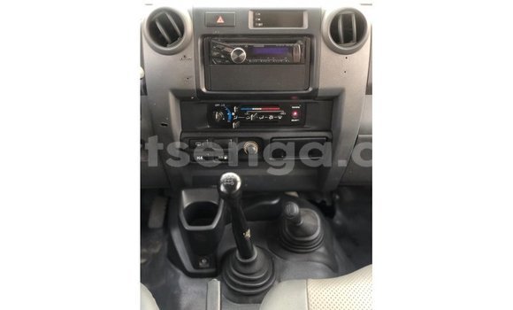 Nunua Imported Toyota Land Cruiser White Gari ndani ya Import - Dubai nchini Hhohho Nunua Imported Toyota Land Cruiser White Gari ndani ya Import - Dubai nchini Hhohho