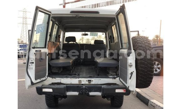 Nunua Imported Toyota Land Cruiser White Gari ndani ya Import - Dubai nchini Hhohho Nunua Imported Toyota Land Cruiser White Gari ndani ya Import - Dubai nchini Hhohho