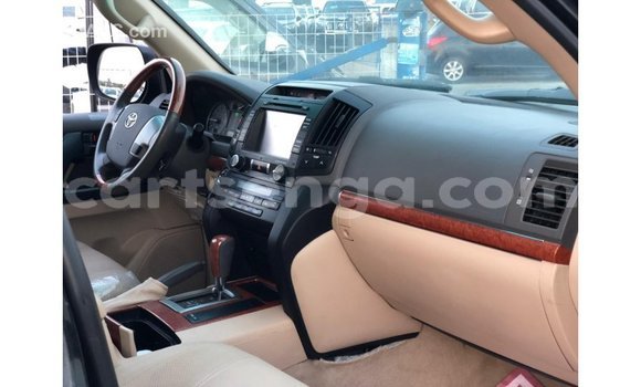 Nunua Imported Toyota Land Cruiser Black Gari ndani ya Import - Dubai nchini Hhohho Nunua Imported Toyota Land Cruiser Black Gari ndani ya Import - Dubai nchini Hhohho
