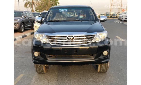 Acheter Import Voiture Toyota Fortuner Noir à Import - Dubai, Hhohho Acheter Import Voiture Toyota Fortuner Noir à Import - Dubai, Hhohho