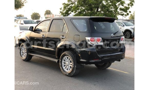 Acheter Import Voiture Toyota Fortuner Noir à Import - Dubai, Hhohho Acheter Import Voiture Toyota Fortuner Noir à Import - Dubai, Hhohho