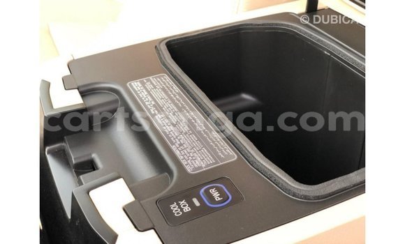 Nunua Imported Toyota Land Cruiser Black Gari ndani ya Import - Dubai nchini Hhohho Nunua Imported Toyota Land Cruiser Black Gari ndani ya Import - Dubai nchini Hhohho