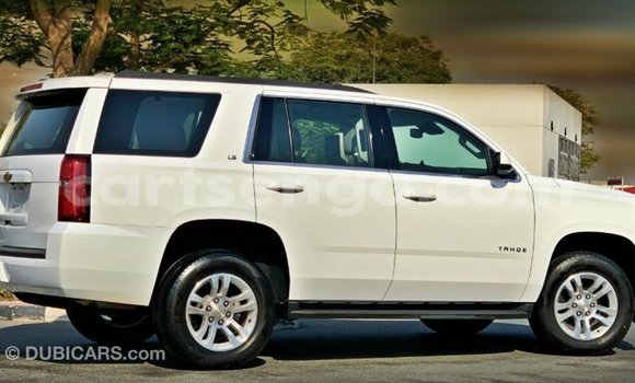 Acheter Import Voiture Chevrolet Tahoe Blanc à Import - Dubai, Hhohho Acheter Import Voiture Chevrolet Tahoe Blanc à Import - Dubai, Hhohho