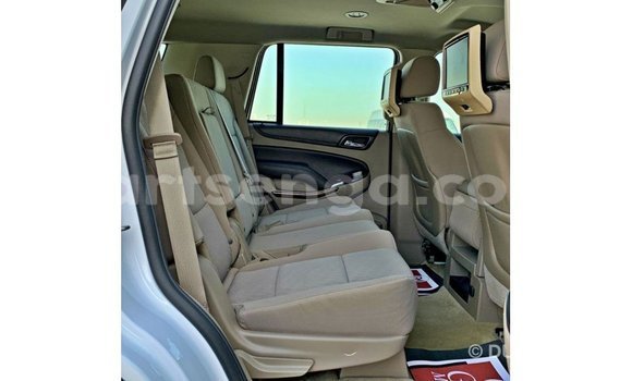 Acheter Import Voiture Chevrolet Tahoe Blanc à Import - Dubai, Hhohho Acheter Import Voiture Chevrolet Tahoe Blanc à Import - Dubai, Hhohho