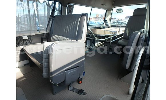 Acheter Import Voiture Nissan Caravan Blanc à Import - Dubai, Hhohho Acheter Import Voiture Nissan Caravan Blanc à Import - Dubai, Hhohho