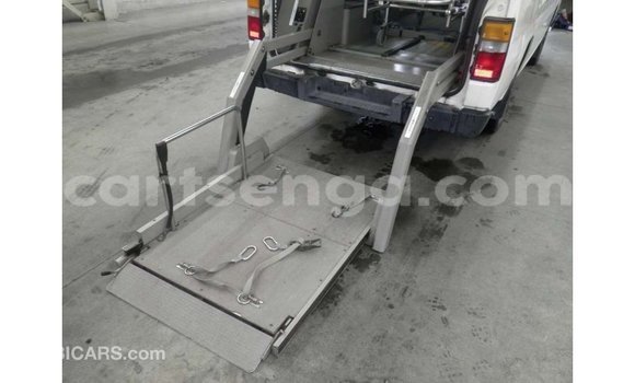 Acheter Import Voiture Nissan Caravan Blanc à Import - Dubai, Hhohho Acheter Import Voiture Nissan Caravan Blanc à Import - Dubai, Hhohho