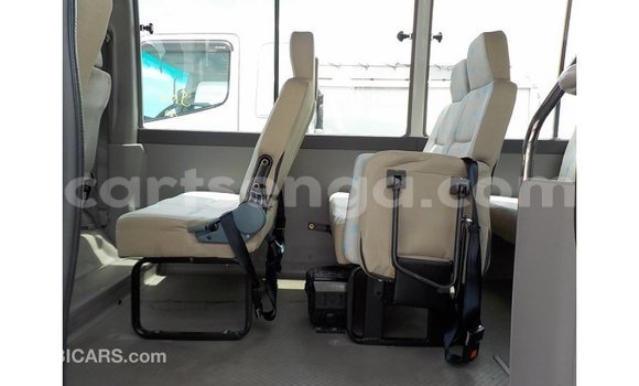 Acheter Import Voiture Toyota Coaster Blanc à Import - Dubai, Hhohho Acheter Import Voiture Toyota Coaster Blanc à Import - Dubai, Hhohho