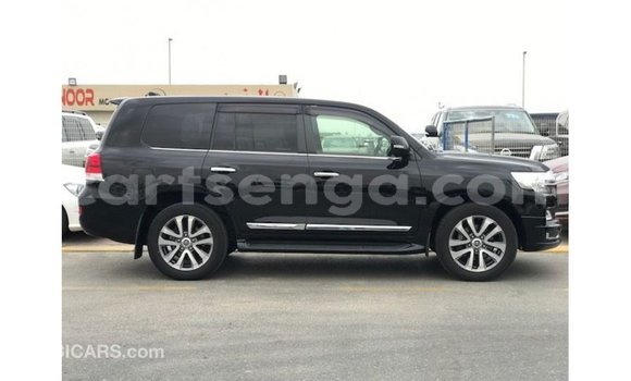 Nunua Imported Toyota Land Cruiser Black Gari ndani ya Import - Dubai nchini Hhohho Nunua Imported Toyota Land Cruiser Black Gari ndani ya Import - Dubai nchini Hhohho