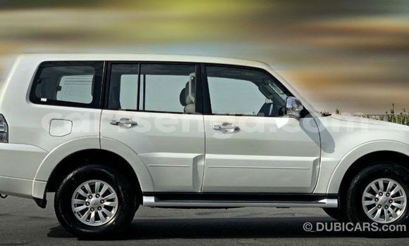 Acheter Import Voiture Mitsubishi Pajero Blanc à Import - Dubai, Hhohho Acheter Import Voiture Mitsubishi Pajero Blanc à Import - Dubai, Hhohho