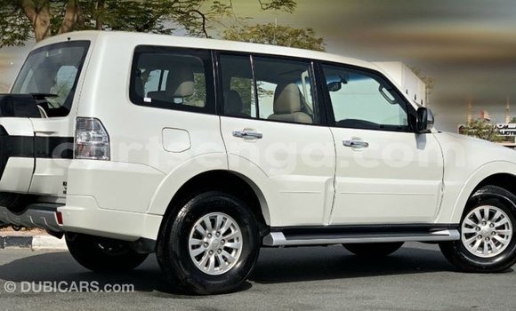 Acheter Import Voiture Mitsubishi Pajero Blanc à Import - Dubai, Hhohho Acheter Import Voiture Mitsubishi Pajero Blanc à Import - Dubai, Hhohho