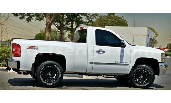 Acheter Import Voiture Chevrolet Silverado Blanc à Import - Dubai, Hhohho Acheter Import Voiture Chevrolet Silverado Blanc à Import - Dubai, Hhohho
