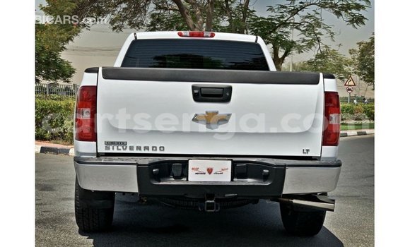 Acheter Import Voiture Chevrolet Silverado Blanc à Import - Dubai, Hhohho Acheter Import Voiture Chevrolet Silverado Blanc à Import - Dubai, Hhohho