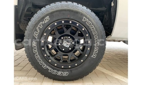 Acheter Import Voiture Chevrolet Silverado Blanc à Import - Dubai, Hhohho Acheter Import Voiture Chevrolet Silverado Blanc à Import - Dubai, Hhohho