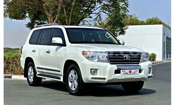 Acheter Import Voiture Toyota Land Cruiser Blanc à Import - Dubai, Hhohho Acheter Import Voiture Toyota Land Cruiser Blanc à Import - Dubai, Hhohho