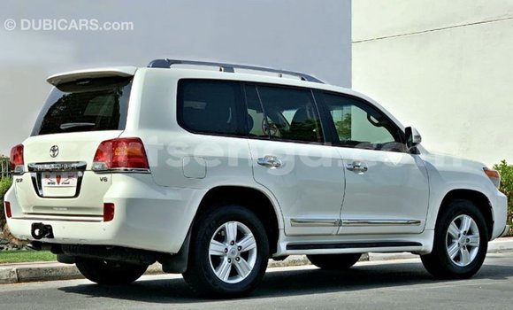 Acheter Import Voiture Toyota Land Cruiser Blanc à Import - Dubai, Hhohho Acheter Import Voiture Toyota Land Cruiser Blanc à Import - Dubai, Hhohho