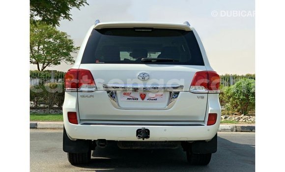 Acheter Import Voiture Toyota Land Cruiser Blanc à Import - Dubai, Hhohho Acheter Import Voiture Toyota Land Cruiser Blanc à Import - Dubai, Hhohho